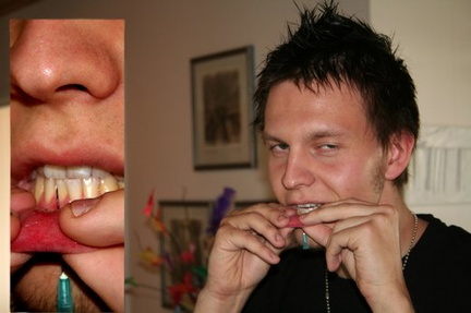 UUAOA!!?FHHS MUST.. eat some brainnnnsszz..